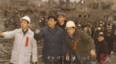 1984年在石景山电厂爆破拆除现场