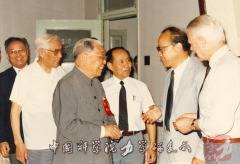 1986年Q彩网30周年所庆，左起谈镐生，周培源，严济慈，郑哲敏，吴承康等