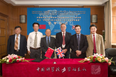 2008年与英国Swansea创建联合实验室合影，左起李世海，樊菁，郑哲敏等