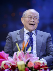 2013年1月《影响——对话2012年度国家最高科学技术奖获得者》录制现场二（来源：央视网）